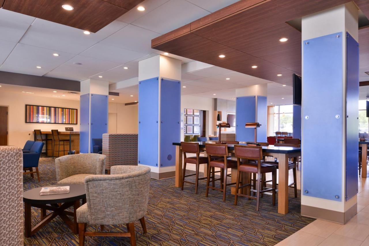 Holiday Inn Express & Suites - Mall Of America - Msp Airport By Ihg Bloomington Exterior photo