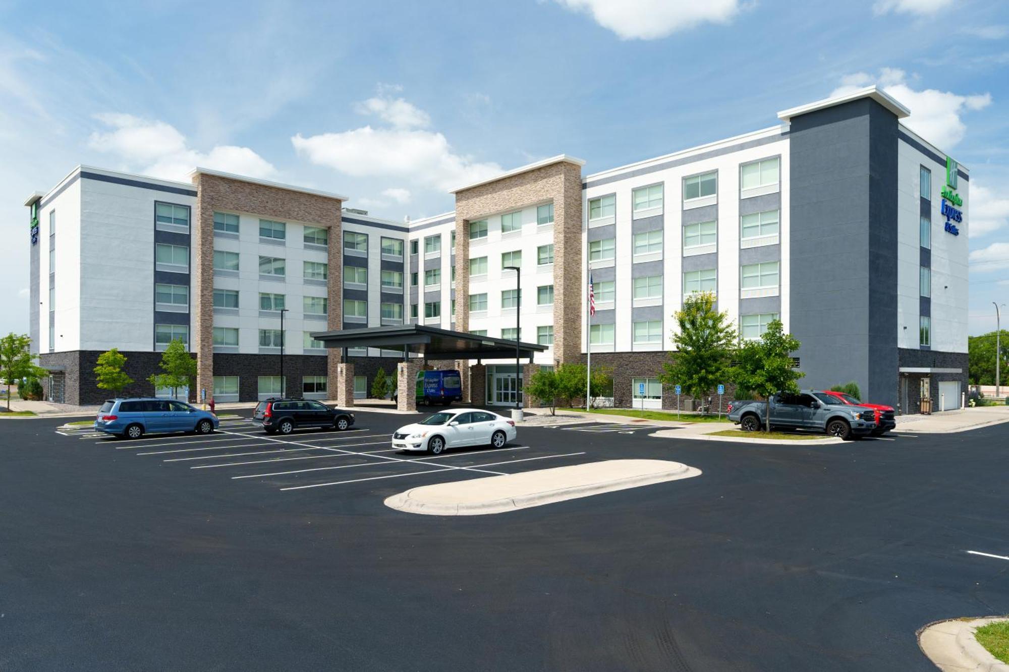 Holiday Inn Express & Suites - Mall Of America - Msp Airport By Ihg Bloomington Exterior photo